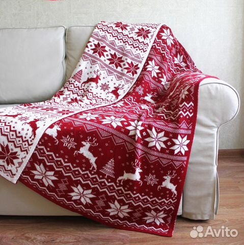 Вязаное спицами платье из двухцветных узоров Вязаное спицами платье из двухцветных узоров