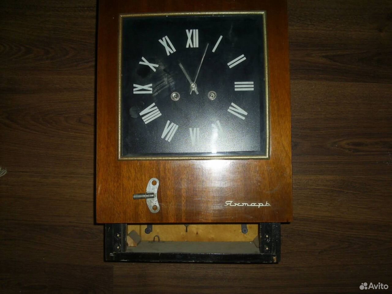 Настенные часы янтарь цена. Часы янтарь Чайка с боем. Часы янтарь с боем 1969. Часы янтарь металл 1992. Настенные часы янтарь с боем гр 2.810.015.