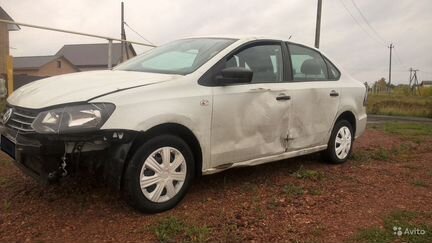 Volkswagen Polo 1.6 МТ, 2017, седан, битый
