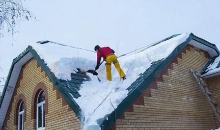 Отчистка крыши от наледи и снега
