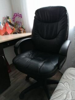 Компьютерное кресло (черное)