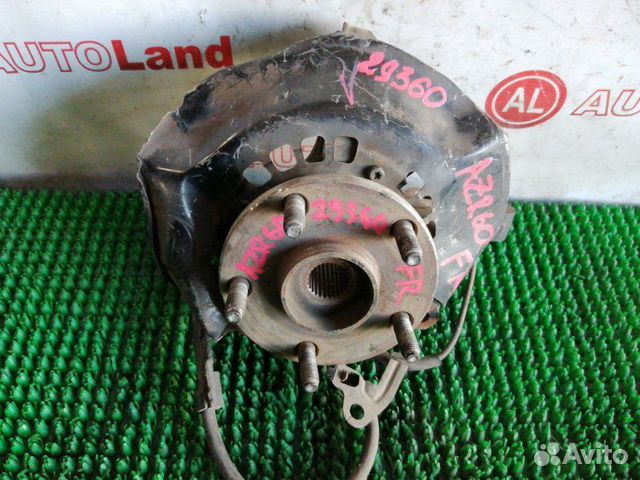 Ступица передняя правая Toyota Noah AZR60