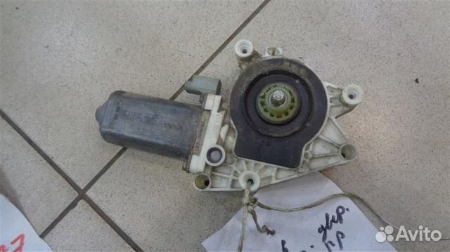 Моторчик стеклоподъемника передний правый Peugeot