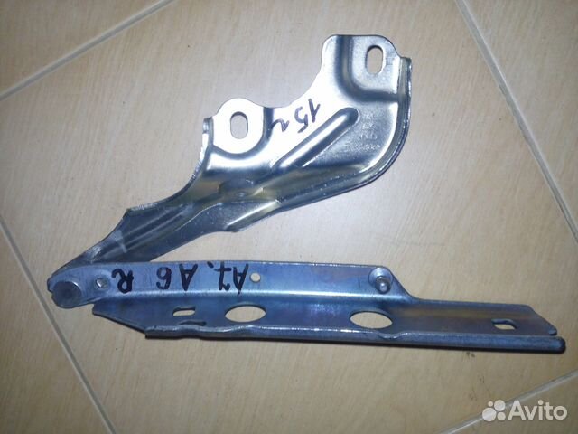 Петля капота правая 11-15г Audi A6 A7 Петля капота правая 11-15г Audi A6 A7