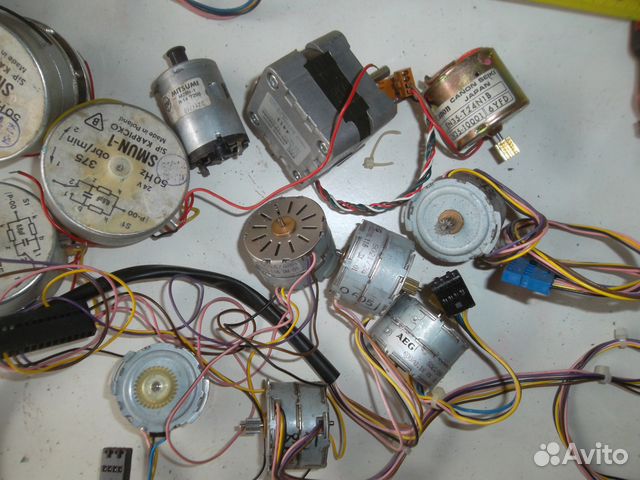 Шаговый злектродвигатель с редуктором реверсивный Шаговый злектродвигатель с редуктором реверсивный