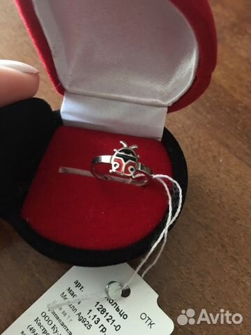 Кольцо из серебра в коробочке