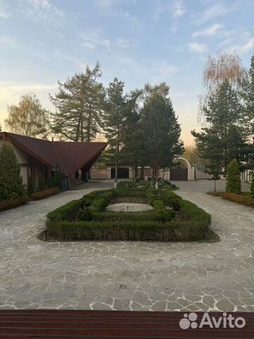 

8-к. коттедж, 1100 м²