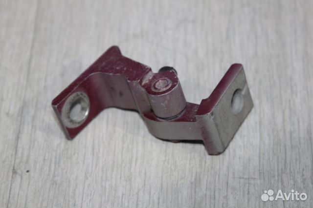 Петля правой двери VW Polo-Jetta Skoda Rapid