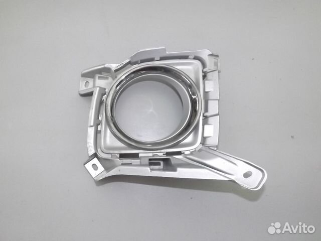 Рамка противотуманной фары Toyota Land Cruiser 200