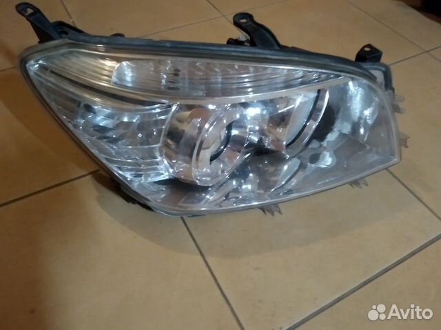 Toyota RAV 4 06-09 Фара правая