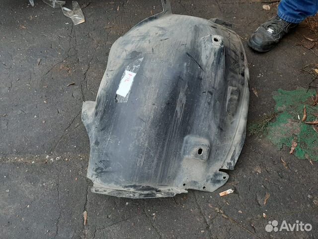 Передний правый подкрылок Mercedes W164 ML 350 Передний правый подкрылок Mercedes W164 ML 350