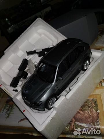 BMW X5 E70 1/18 by Kyosho дилерская