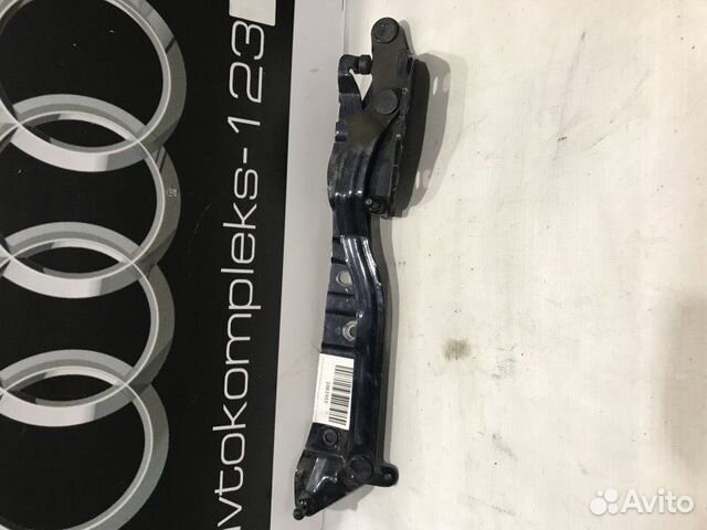 Петля крышки багажника правая audi A8 D3/4E Петля крышки багажника правая audi A8 D3/4E
