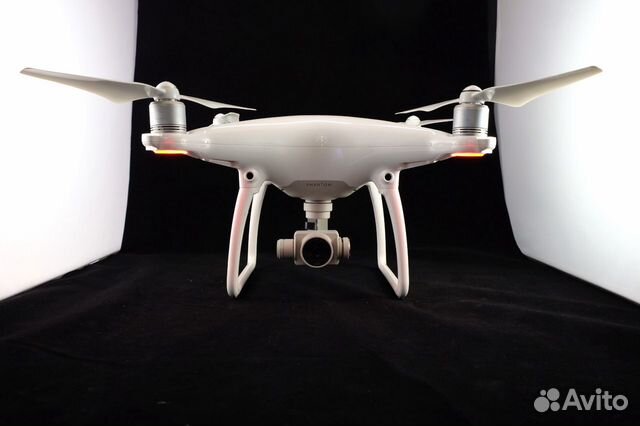 Квадрокоптер DJI Phantom 4 Квадрокоптер DJI Phantom 4