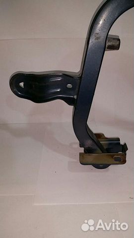 Петля крышки багажника левая Renault Logan с 2005 Петля крышки багажника левая Renault Logan с 2005