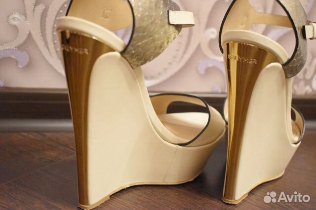 Босоножки Grey Mer на танкетке Босоножки Grey Mer на танкетке