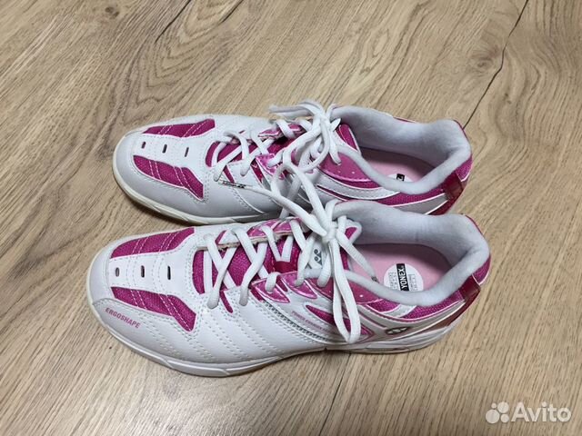 Кроссовки женские Yonex Китай новые Кроссовки женские Yonex Китай новые