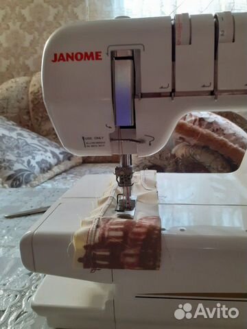 Швейная машина Janome