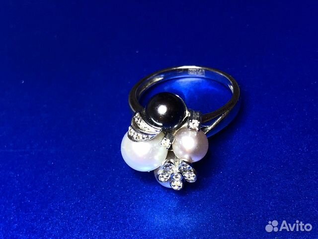 Кольцо с 4 цветным жемчугом и бриллиантами Кольцо с 4 цветным жемчугом и бриллиантами