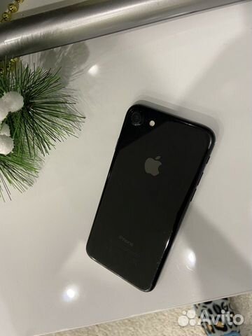 Телефон iPhone 7