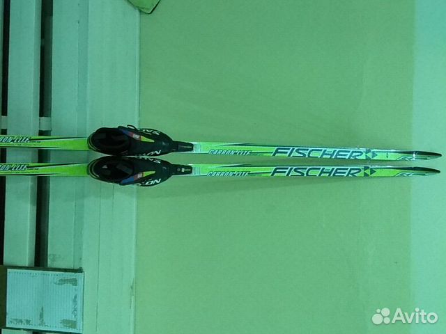 Гоночные лыжи в комплекте с ботинками и креплениям