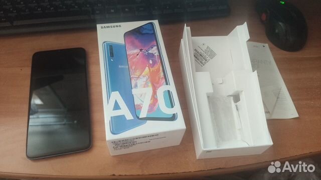 SAMSUNG Galaxy A70