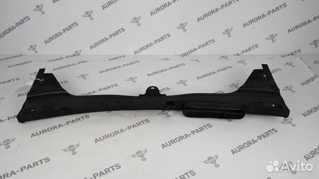 Воздухозаборник на передней панели Mercedes C-Klas