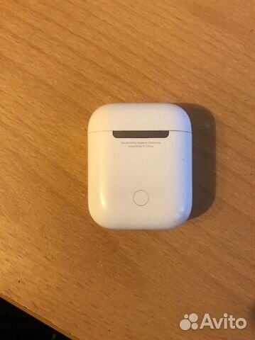 Беспроводной зарядный футляр для AirPods Беспроводной зарядный футляр для AirPods