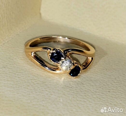 Кольцо золотое с сапфирами и бриллиантом