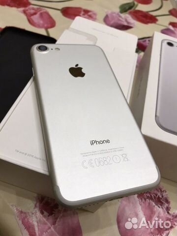 Телефон iPhone 7