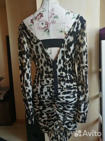 Платье коктельное, вечернее фирмы Guess Платье коктельное, вечернее фирмы Guess