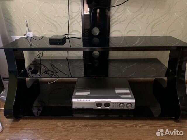 Стойка под телевизор с кронштейном Стойка под телевизор с кронштейном