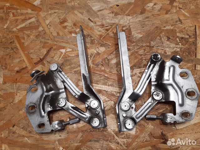 Петля капота Volkswagen Passat B6 Петля капота Volkswagen Passat B6