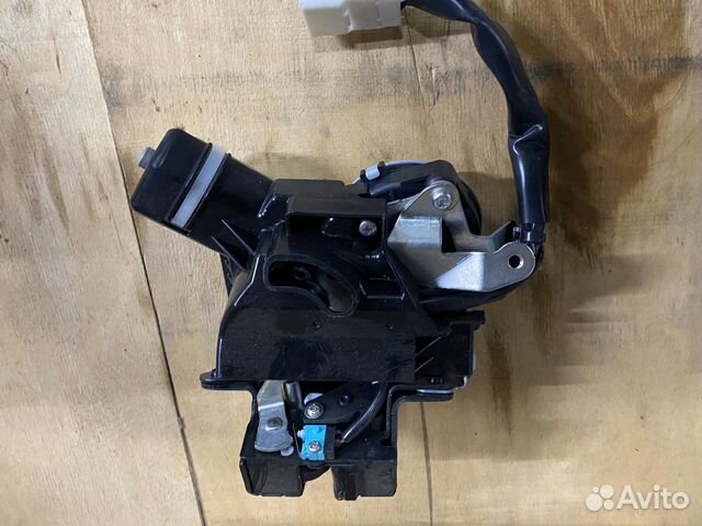 Замок крышки багажника Lexus LS