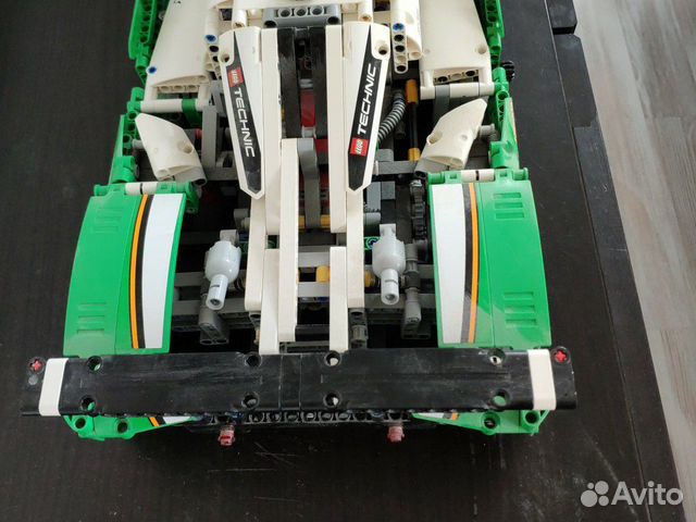 Lego Technic 42039. Гоночная машина