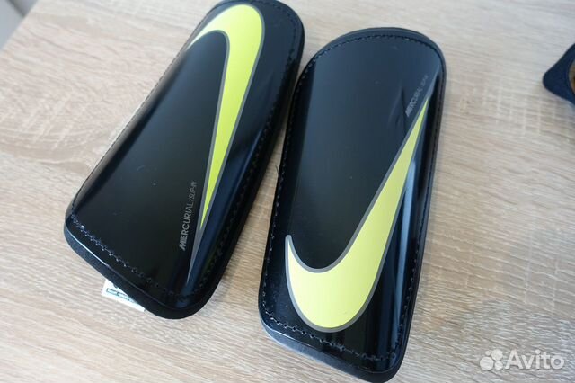 Новые футбольные щитки Nike Mercurial, L Новые футбольные щитки Nike Mercurial, L