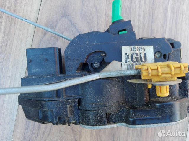 Замок двери передний правый Chevrolet Cruze