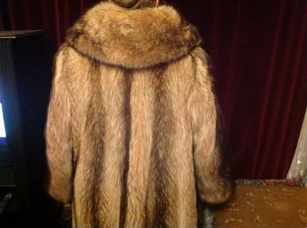 Шуба из шкур енота