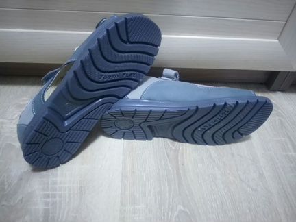 Новые кожанные босоножки