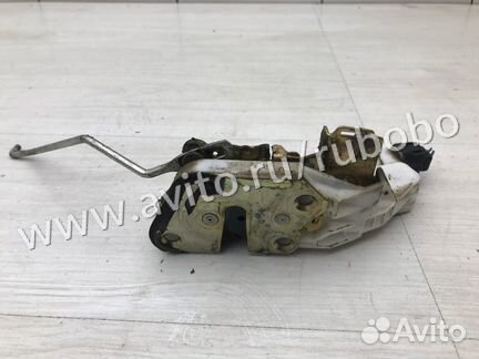 Замок двери передний правый Mitsubishi Pajero 3