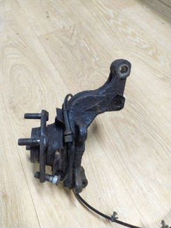 Поворотный кулак передний правый Nissan Tiida C11