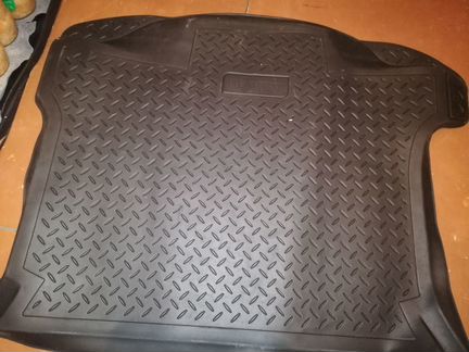 Резиновый коврик в багажник (мазда 3)