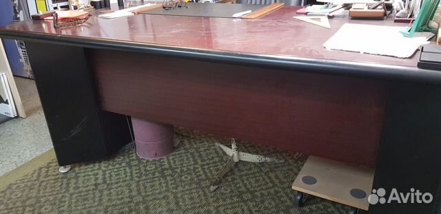 Письменный стол