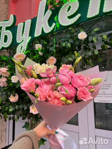 Букет с розами и орхидеей