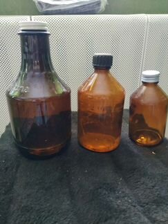 Бутыли склянки банки из темного стекла