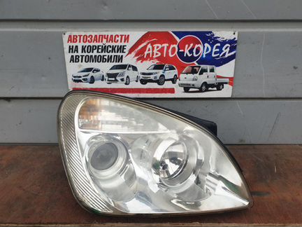 Фара передняя правая Kia Carens 2006-2012