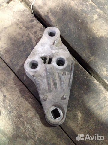 Кронштейн крепления двигателя на Ауди А8 Д3