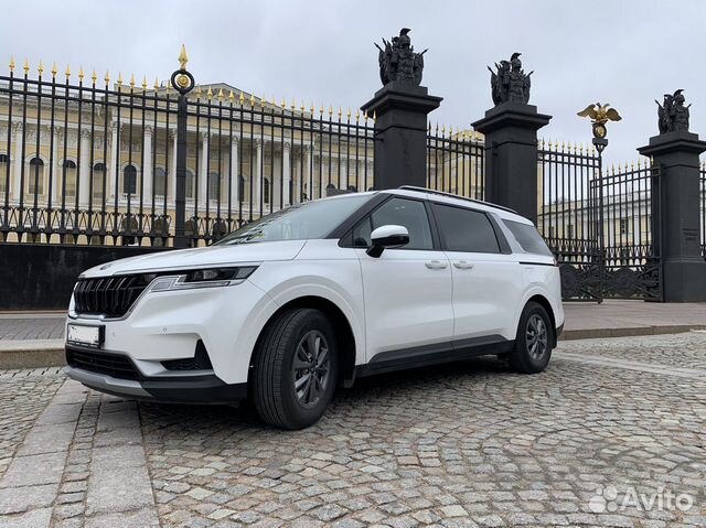 Пассажирские и грузовые перевозки, минивэн