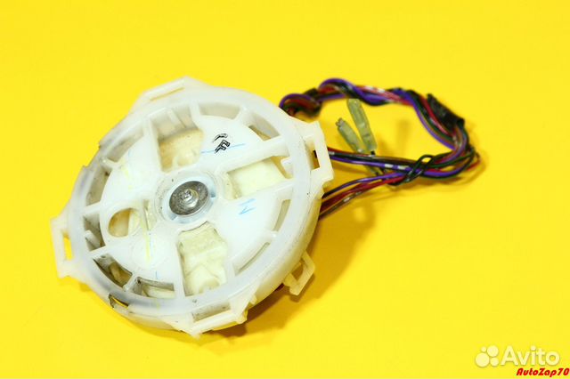 Toyota Hilux Моторчик регулировки зеркала правого