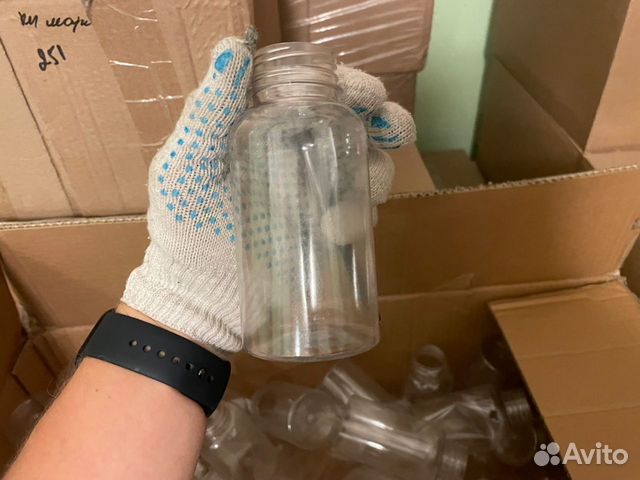 Пластиковые банки с крышкой